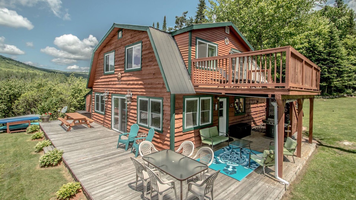 Lunenburg House | Beautiful Lake Front Cabin