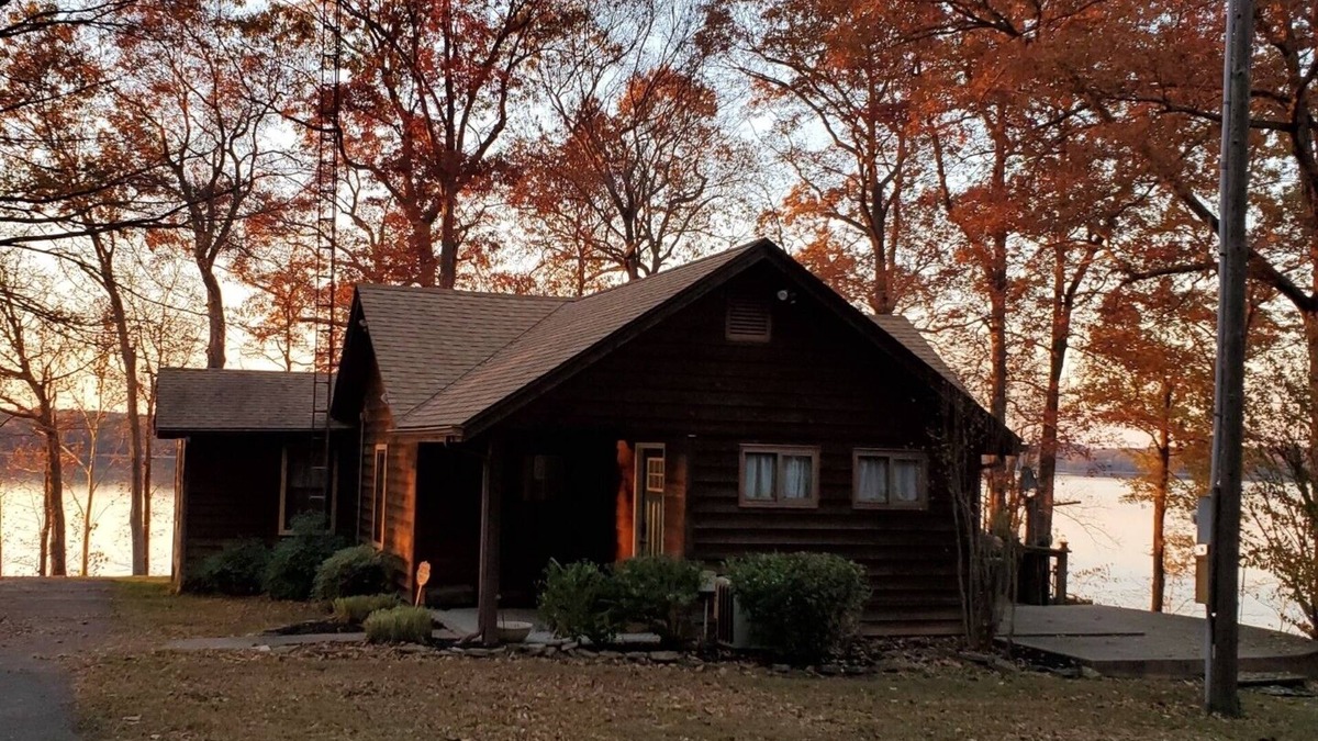 Hardin House | Beautiful Lake Front Getaway with Private Boat Dock