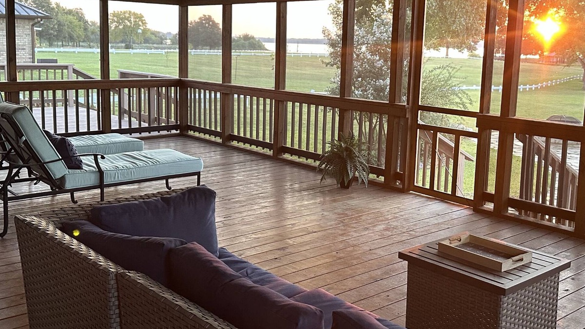 Alba House | Beautiful LAKE FRONT home on Lake Fork!