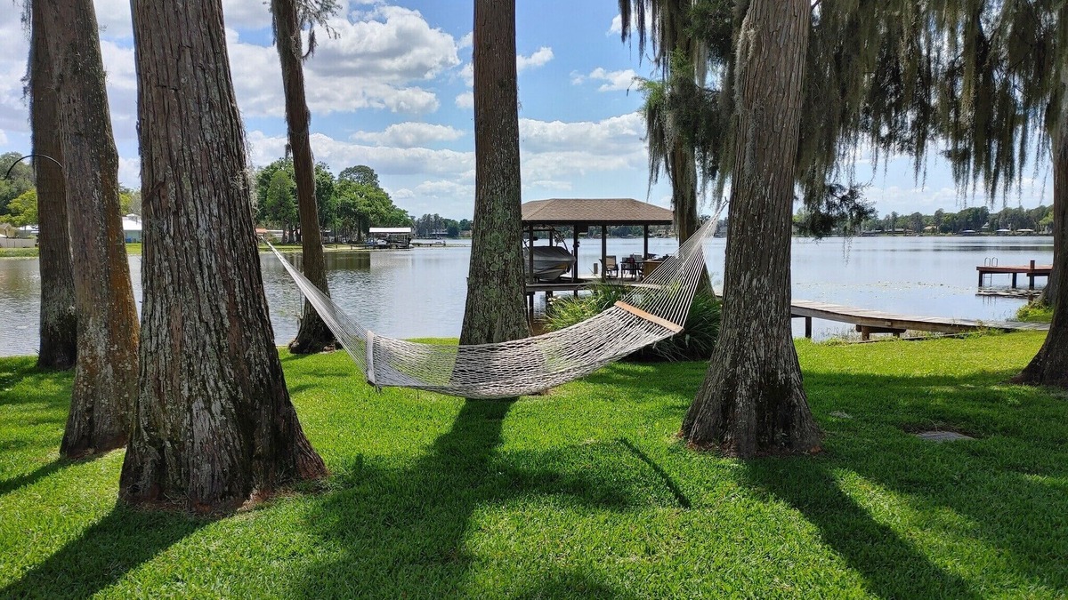 Lutz House | Beautiful lake front home. Great bass fishing. Close to Moffitt Cancer Center