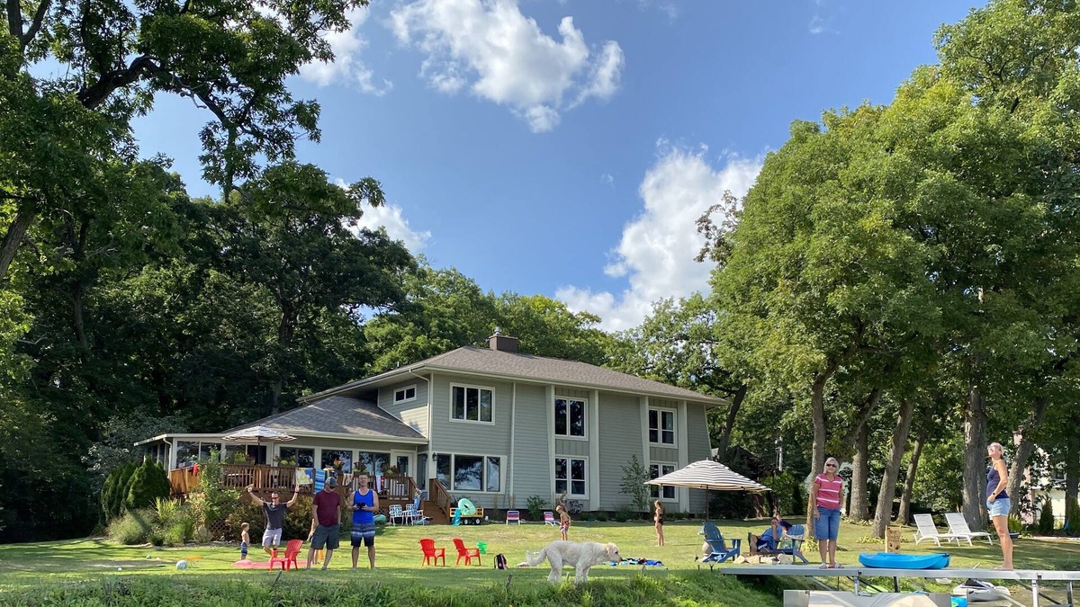 Lake Ripley House | Beautiful, Lake Front Home-Take a Look! FREE kayaks to use.