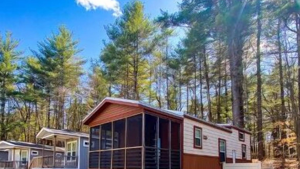 Queensbury Cottage | Beautiful Lake George Cottage