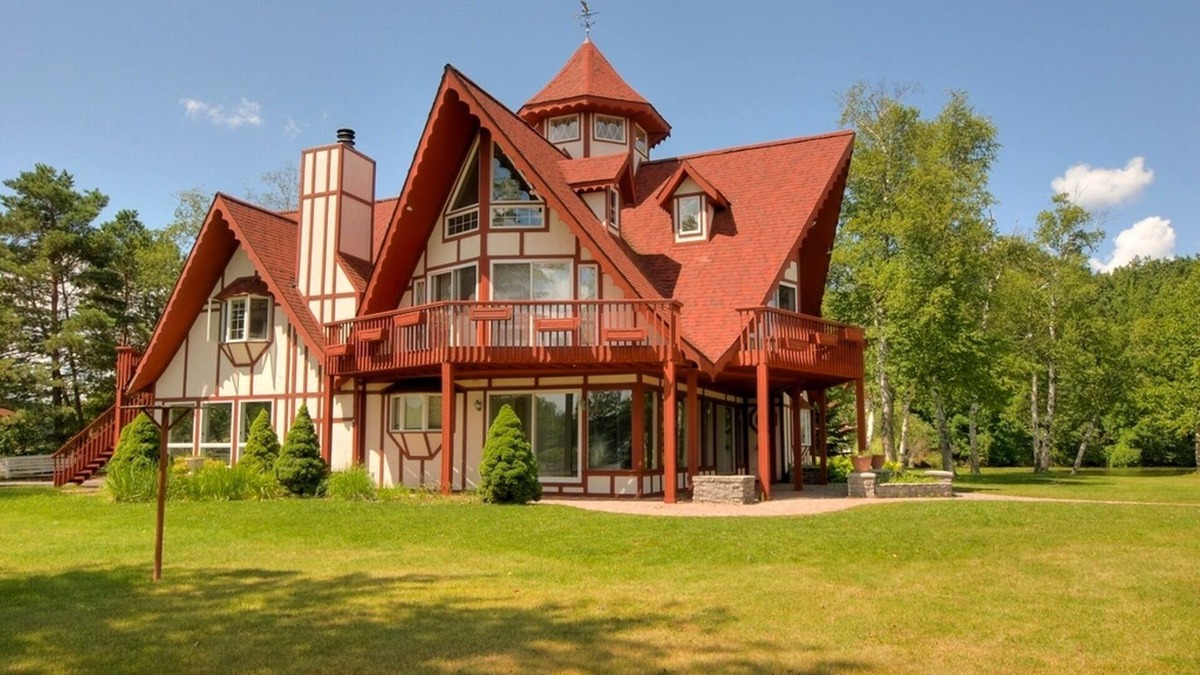 Mecosta Cottage | Beautiful Lake House On Large Private Peninsula