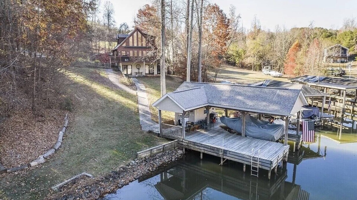 Leasburg House | Beautiful Lake Home - Great view, on the water