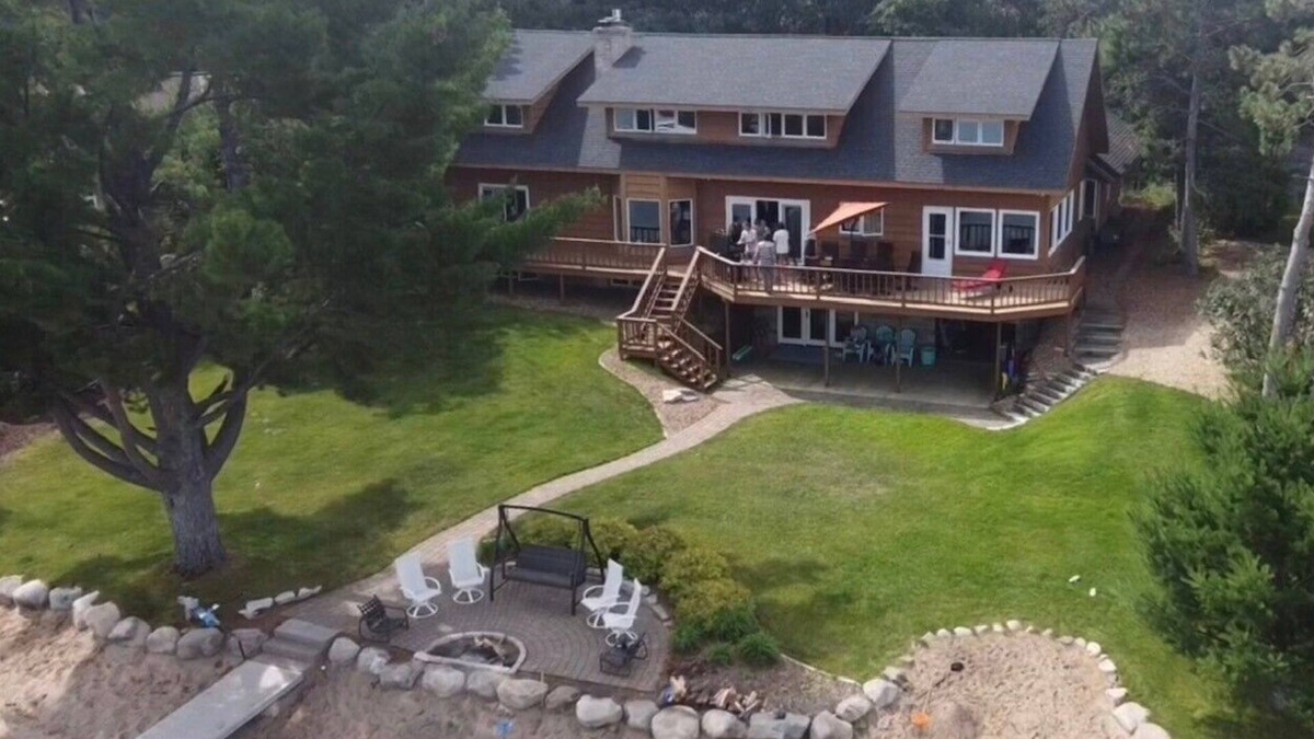 Nisswa House | Beautiful lake home on the sandy south shores of Pelican Lake.