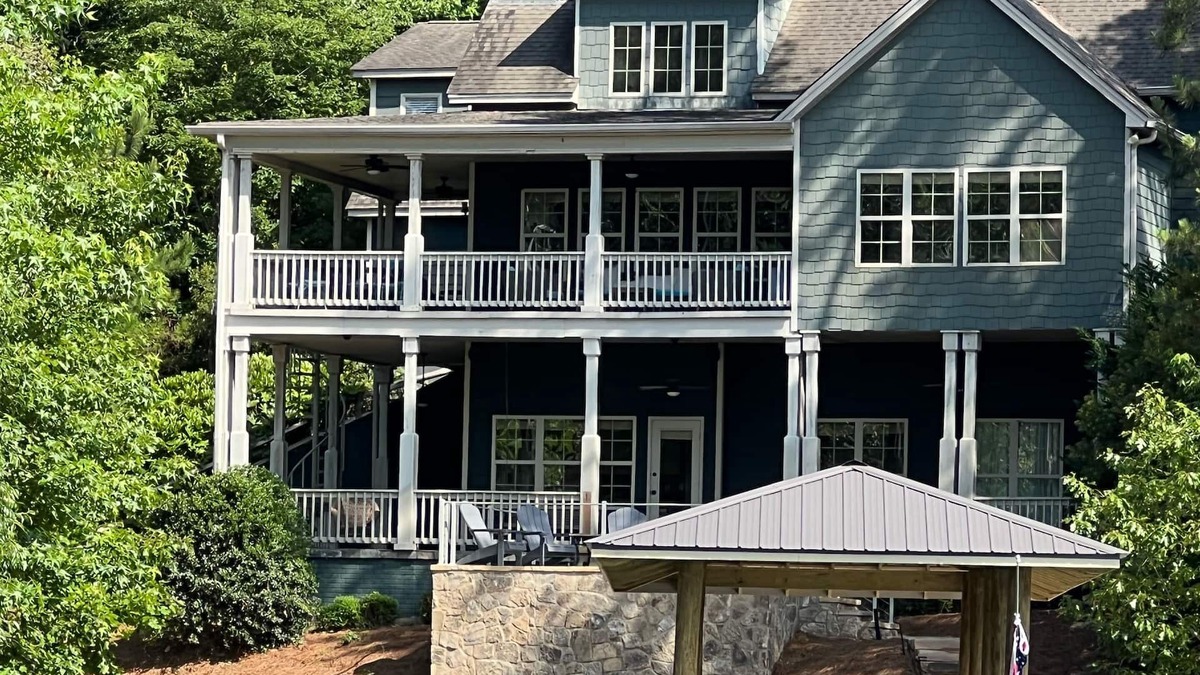Tallassee House | Beautiful Lake Martin 5 br—Great Central Location