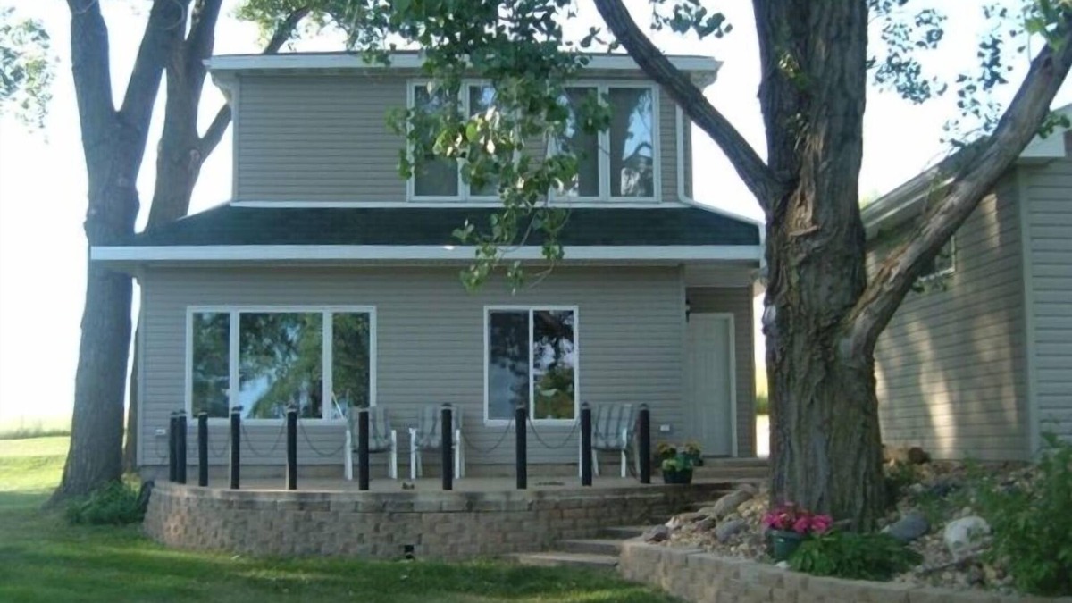 Madison Cabin | Beautiful Lake Shore Setting!