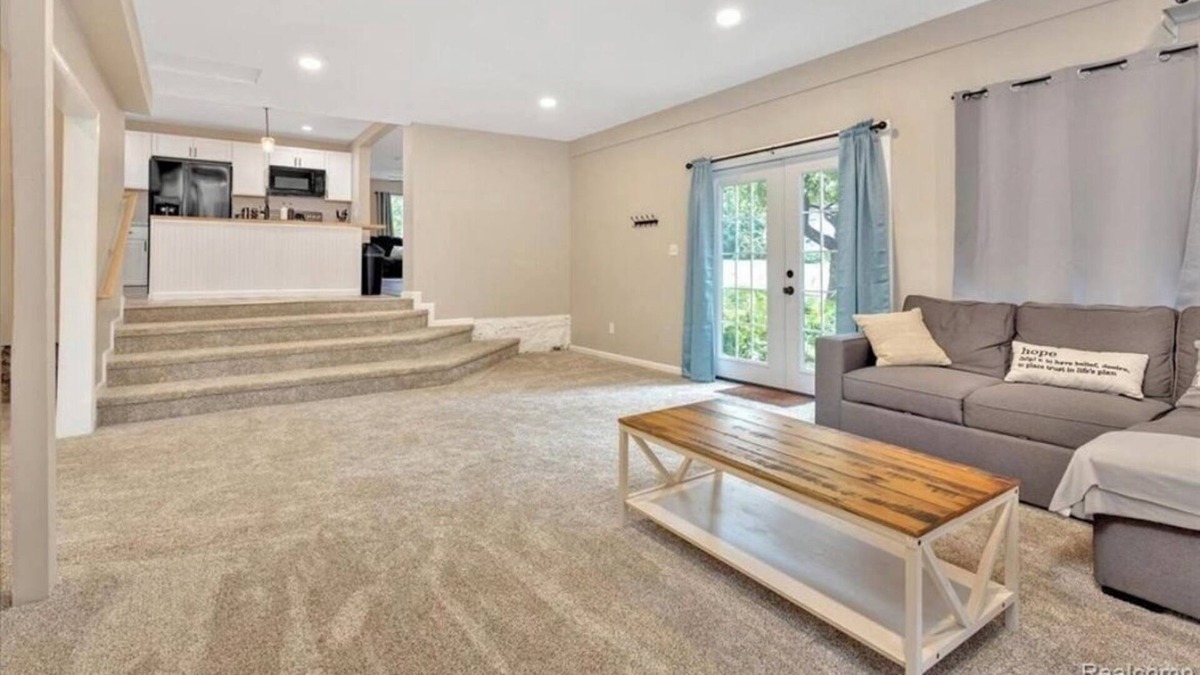 Columbiaville House | Beautiful Lake Town Retreat