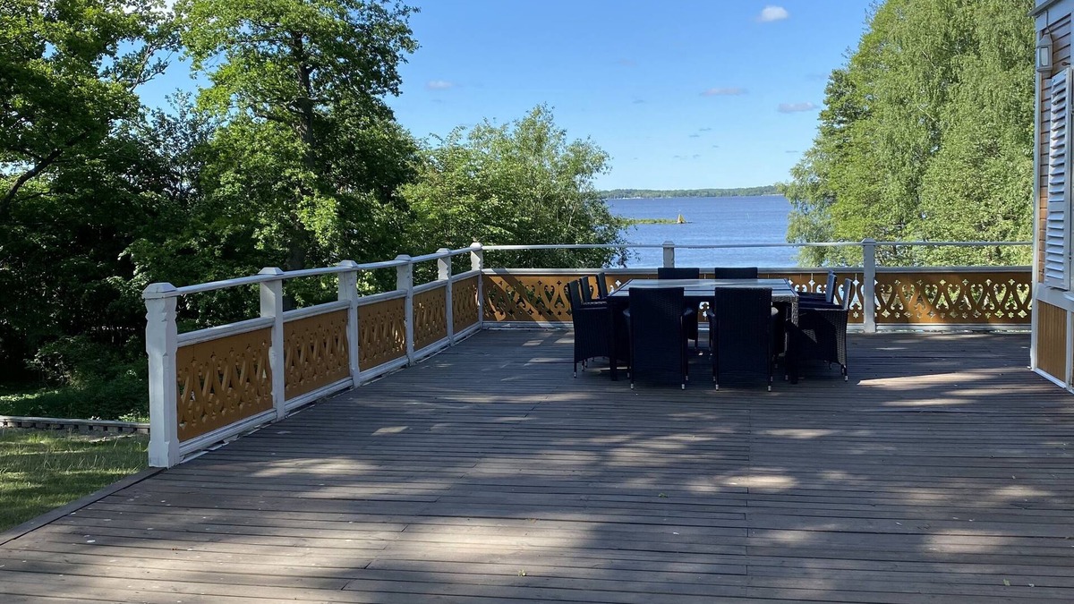 Vasteras House | Beautiful lake view house