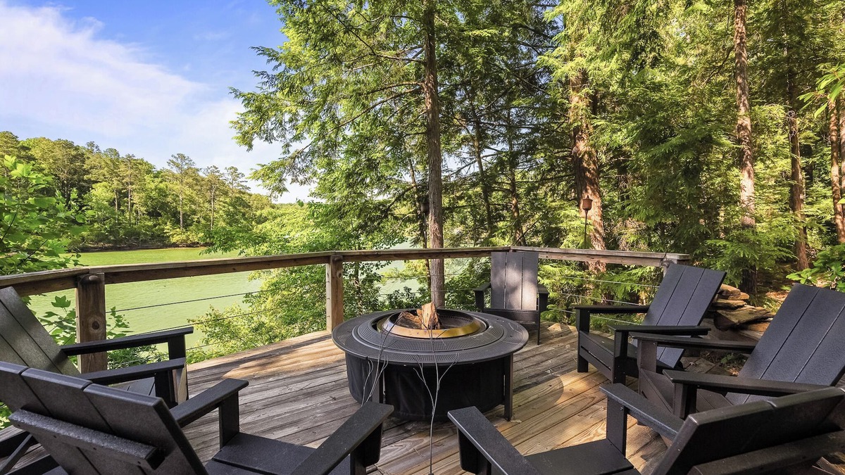 Jasper House | Beautiful Lake Views surrounded by nature