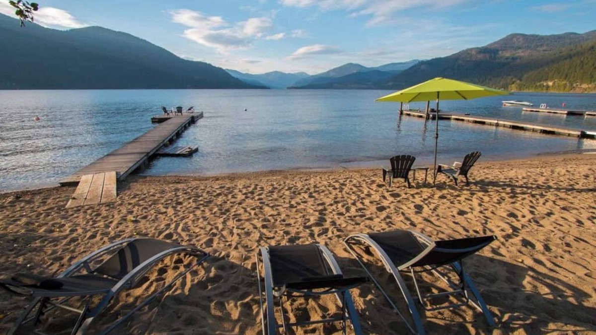 Christina Lake House | Beautiful lakefront home, beach, hot tub, fireplace perfect for your next getaway!