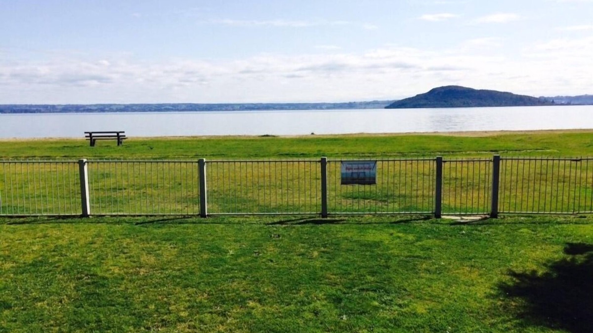 Hannahs Bay House | Beautiful Lakefront Location