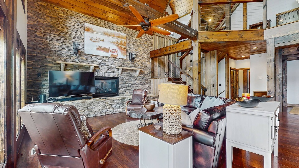 Maynardville House | Beautiful lakefront house with full kitchen, private dock, & hot tub