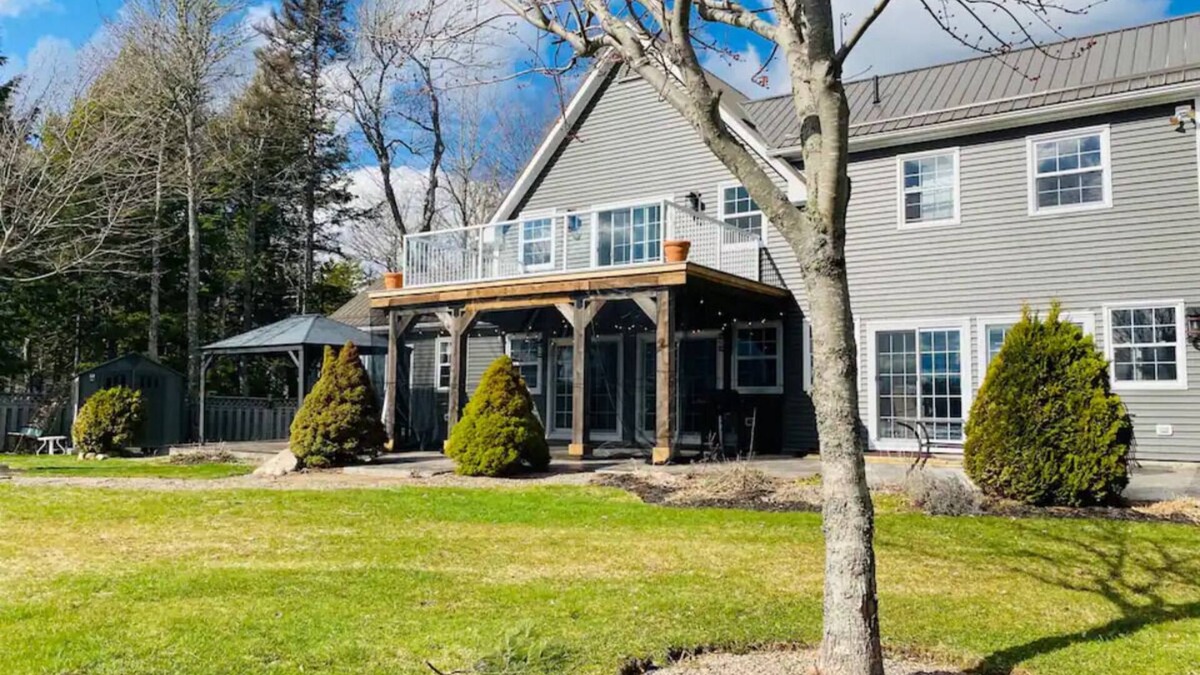 Bay of Fundy & Annapolis Valley Cottage | Beautiful Lakefront Cottage Oasis |AnnapolisValley