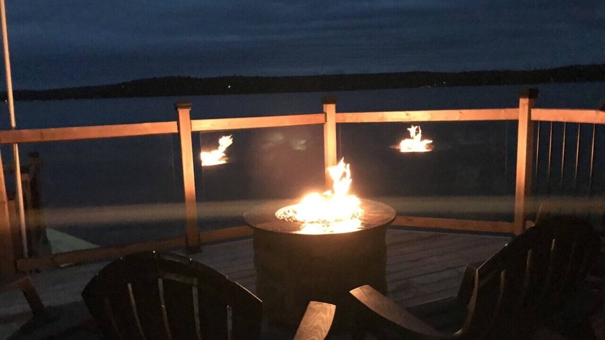 Utterson Cottage | Beautiful Lakefront Cottage on Mary Lake Huntsville, ON