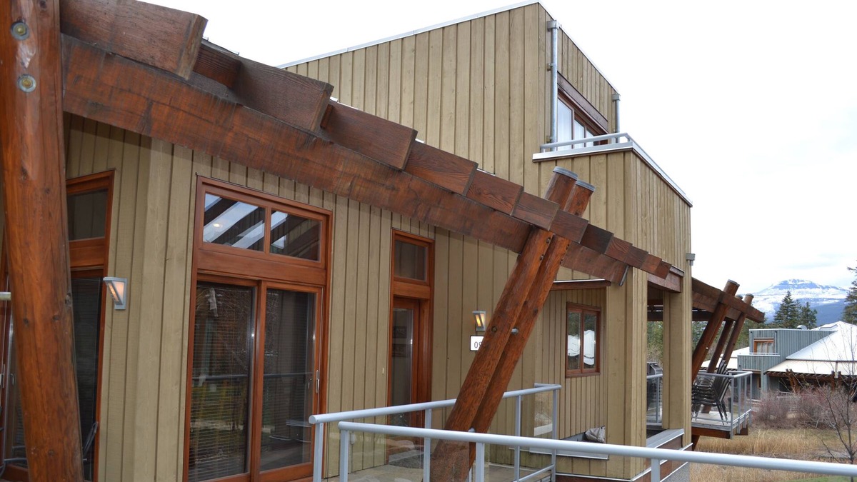 Vernon Cabin | Beautiful lakefront cabin