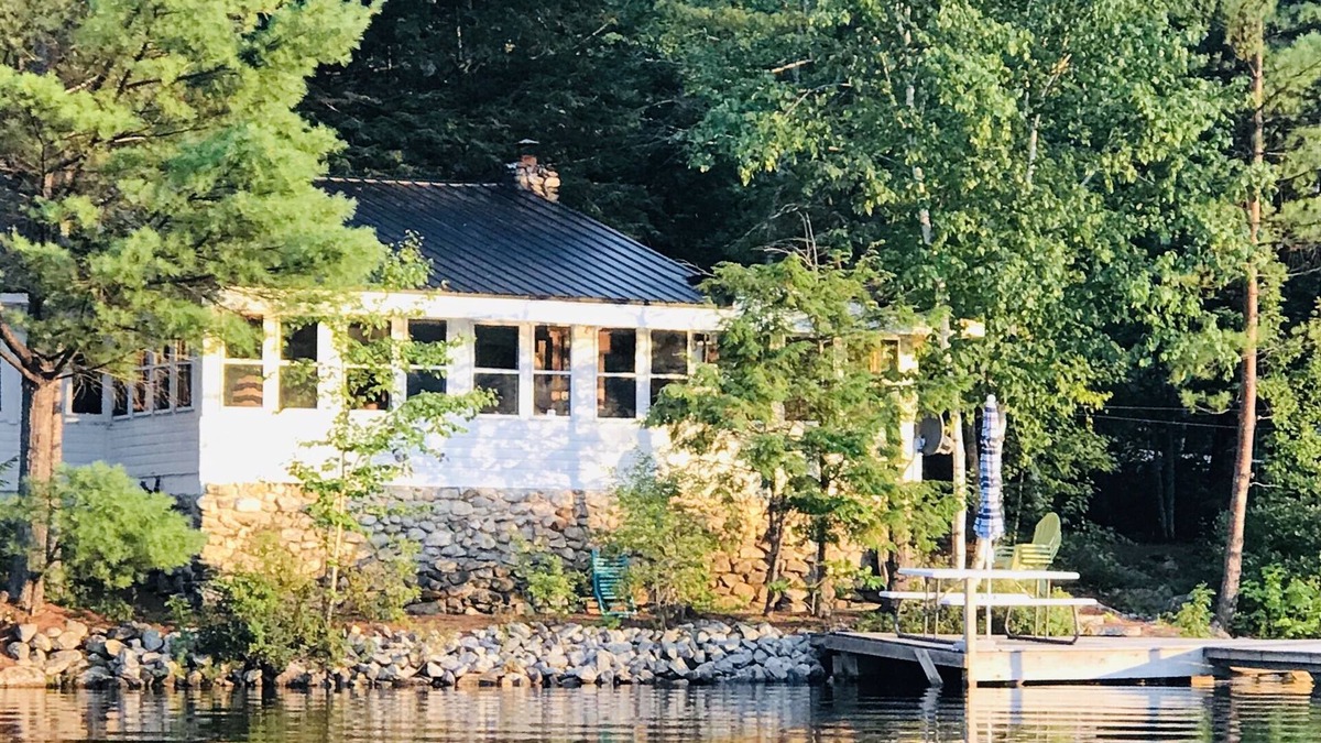 Stoneham Cottage | Beautiful Lakefront Cottage with private dock