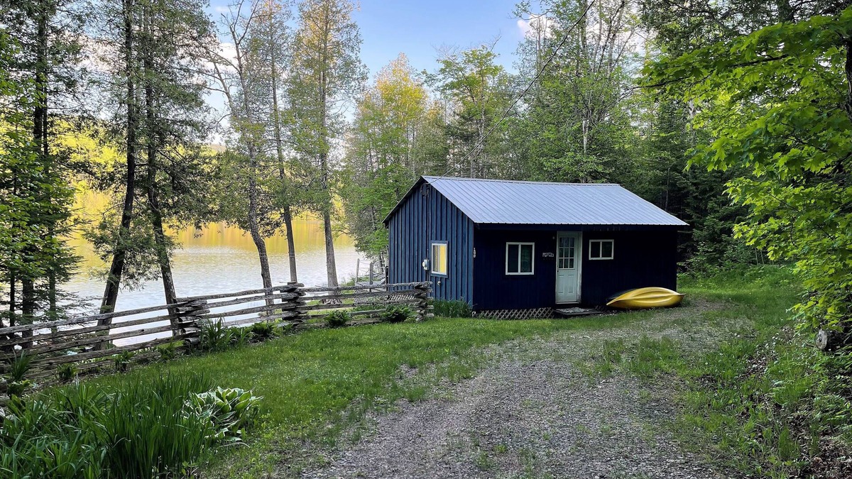 Newark Cabin | Beautiful Lakefront Cottage