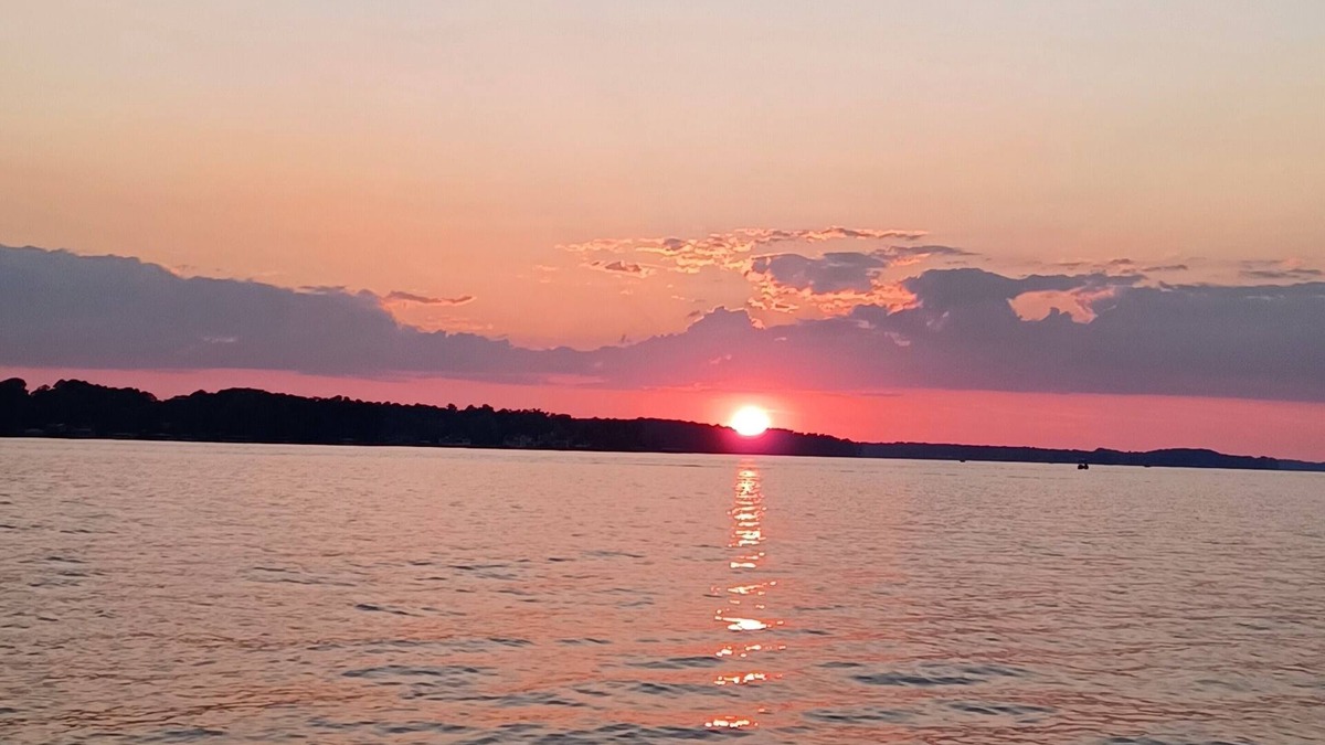 Chappells House | Beautiful Lakefront home- Ready to relax, enjoy sunset views, swim, fish?