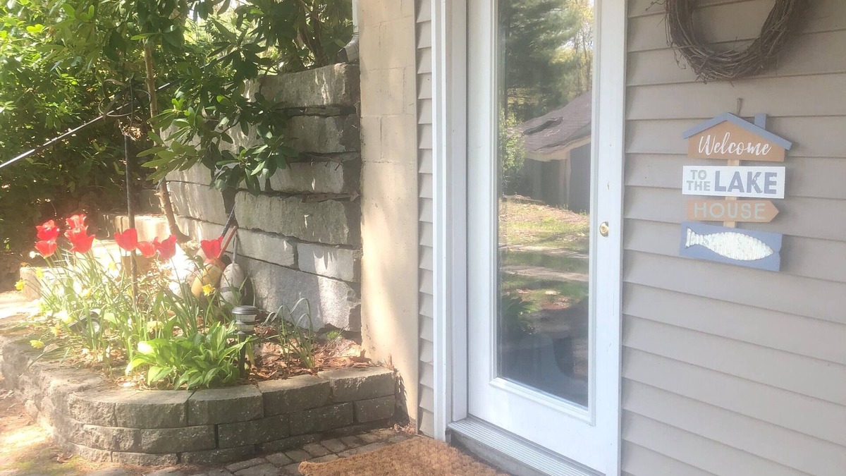 Shrewsbury House | Beautiful Lakefront Home with Private Beach