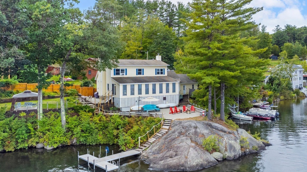Franklin House | Beautiful Lakefront Home!