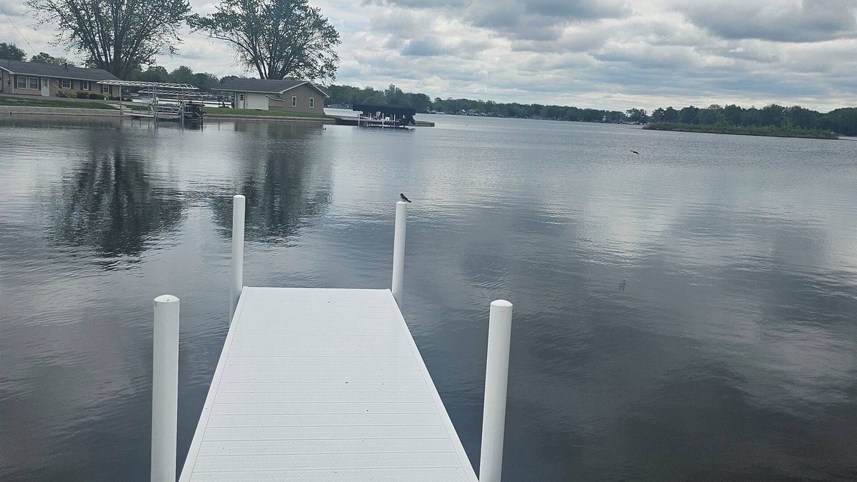 Warsaw House | Beautiful Lakefront home, pets welcome, fully fenced, dock, kayaks, fishing!
