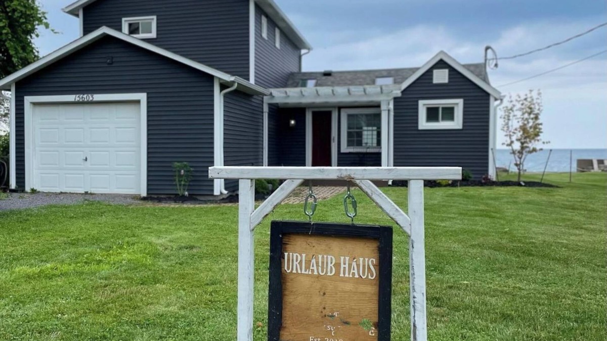 Knapp Shores House | Beautiful Lakefront Home