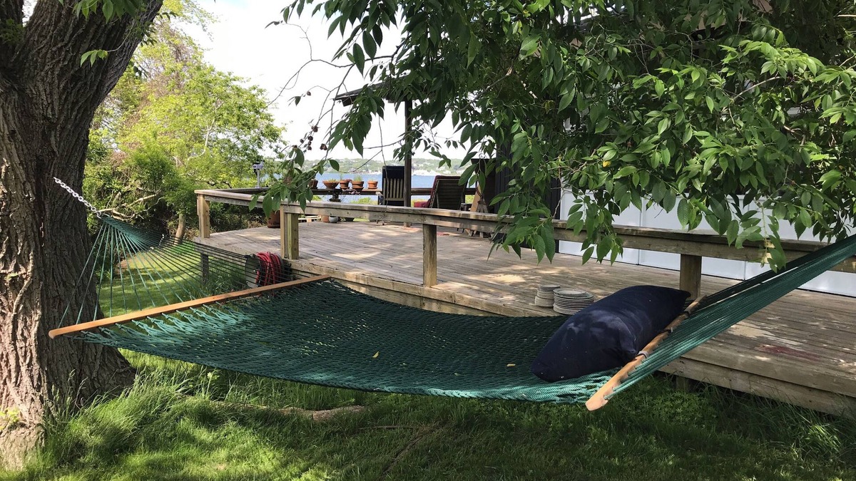 Montauk House | Beautiful Lakefront House with Water Access