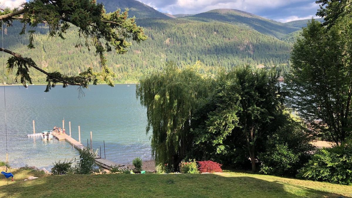 Nelson House | Beautiful Lakefront Suite Minutes from town !