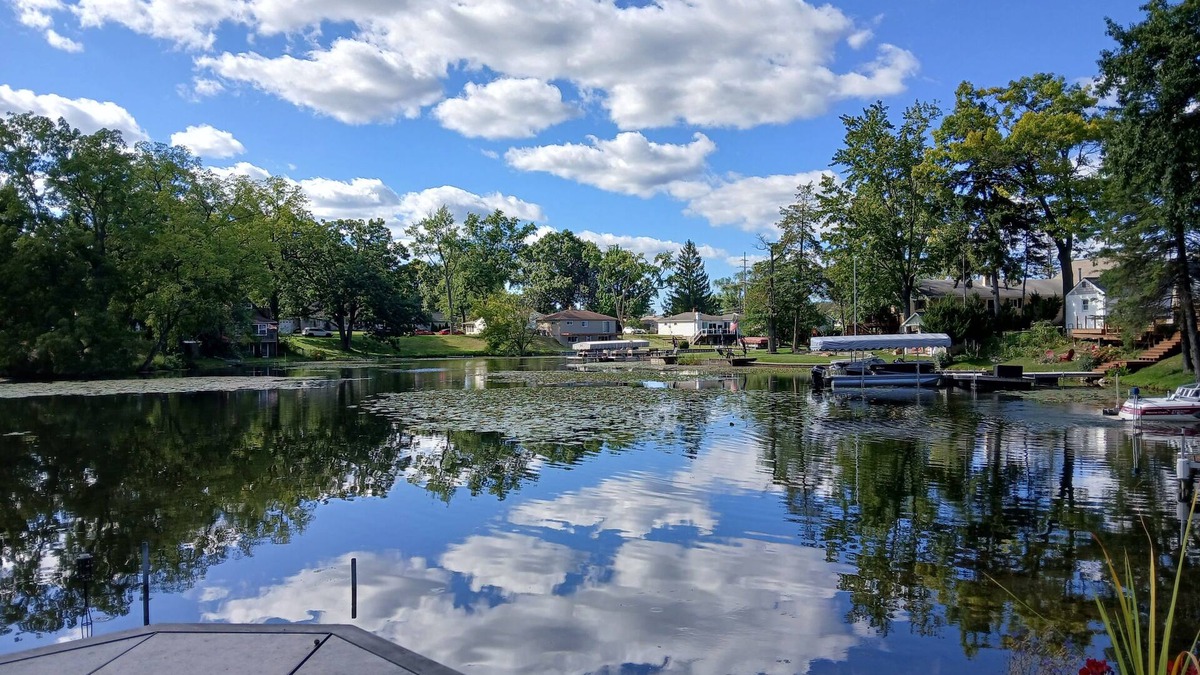 Oxbow House | Beautiful Lakefront Home with kayaks/paddleboats included! Pets allowed!