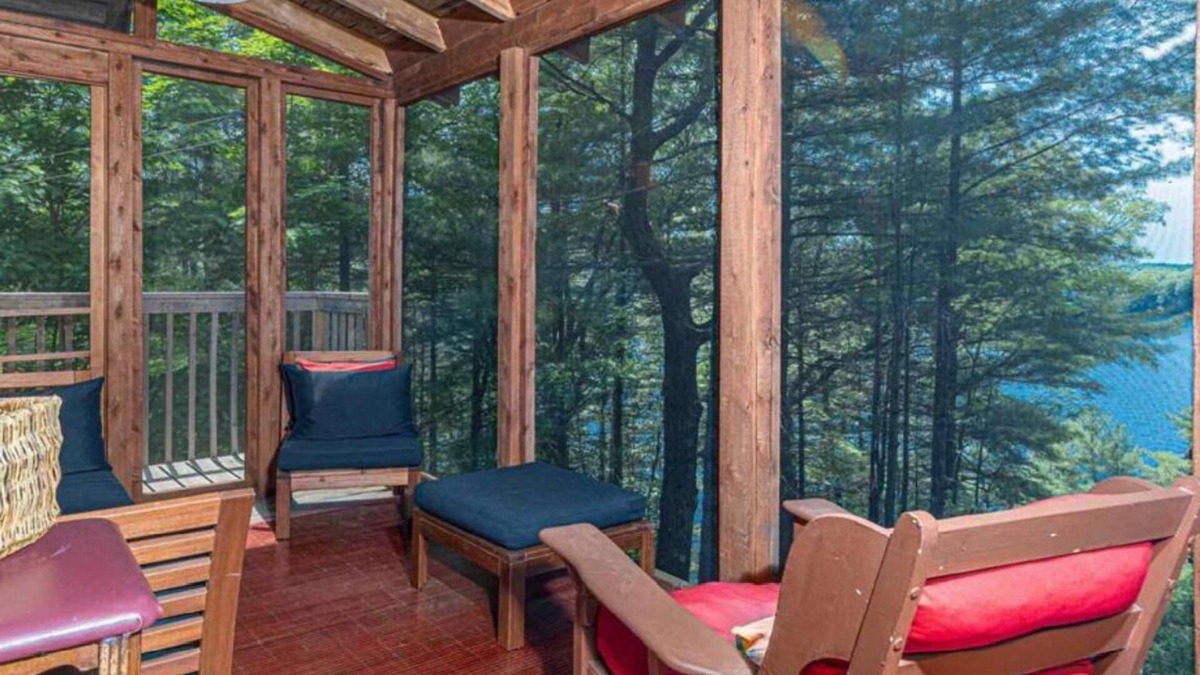 Sharbot Lake Cottage | Beautiful Lakehouse - the Perfect Family Vacation.