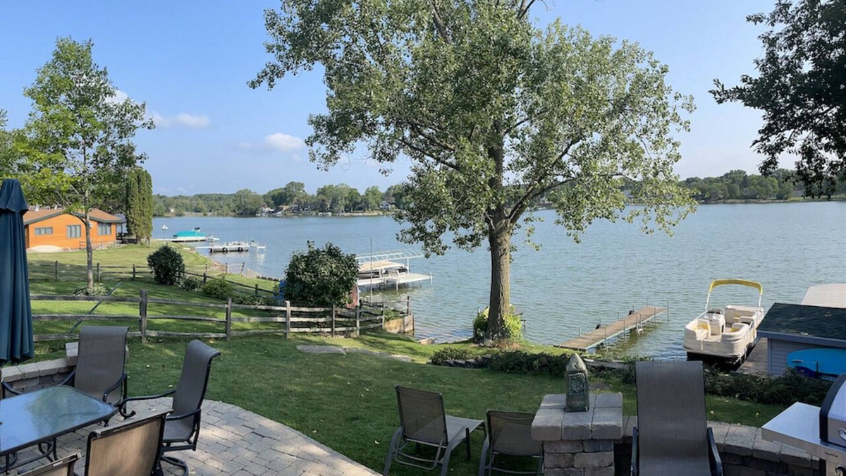Lake Shangrila House | Beautiful Lakehouse sleeps 12. Boat,fish kayaks, hot tub, pets. Wilmot ski,tube