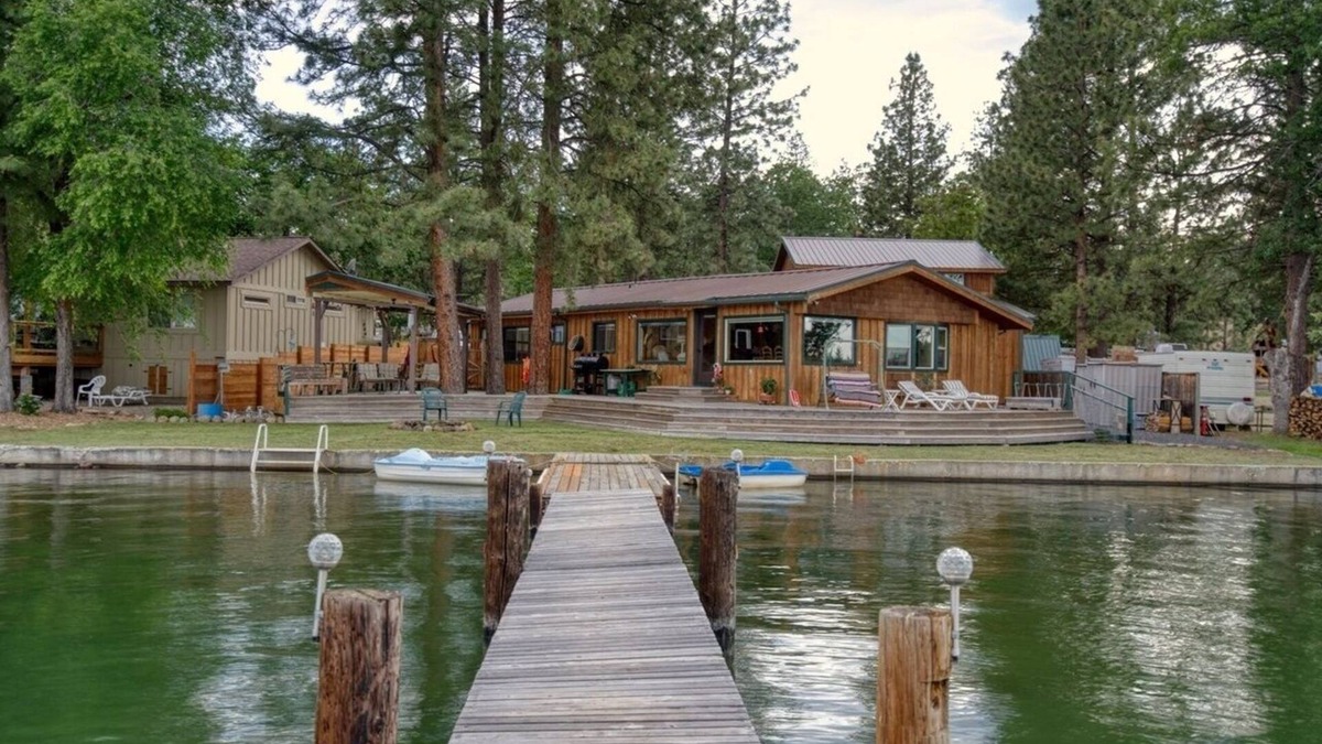 Pine Hollow House | Beautiful Lakehouse on Pine Hollow Reservoir. Dog Friendly