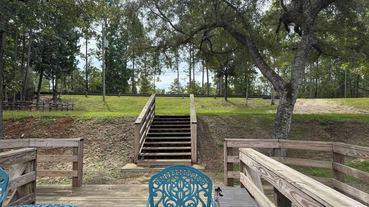 Bristol RV Rental | Beautiful Lakeside campground with full hookups for 30 and 50 amp campers.
