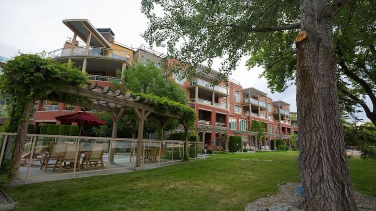 Vernon Condo | Beautiful LAKESIDE RESORT CONDO - Okanagan Lake