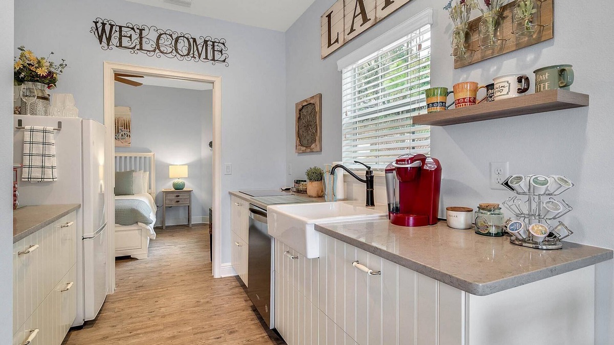 Clermont Cottage | Beautiful Lakeview 1 bedroom/1 bath unit