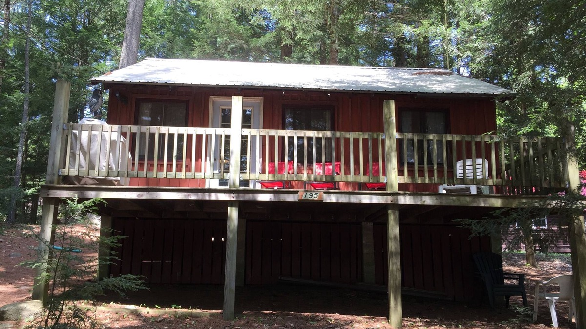 Chestertown Cottage | Beautiful lakeview cottage on Friends Lake