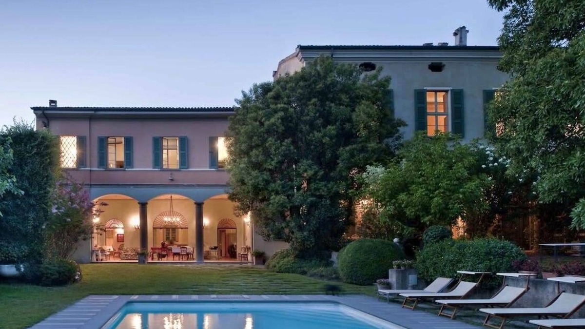 Bornato Villa | Beautiful Land Villa Around Historic Residence