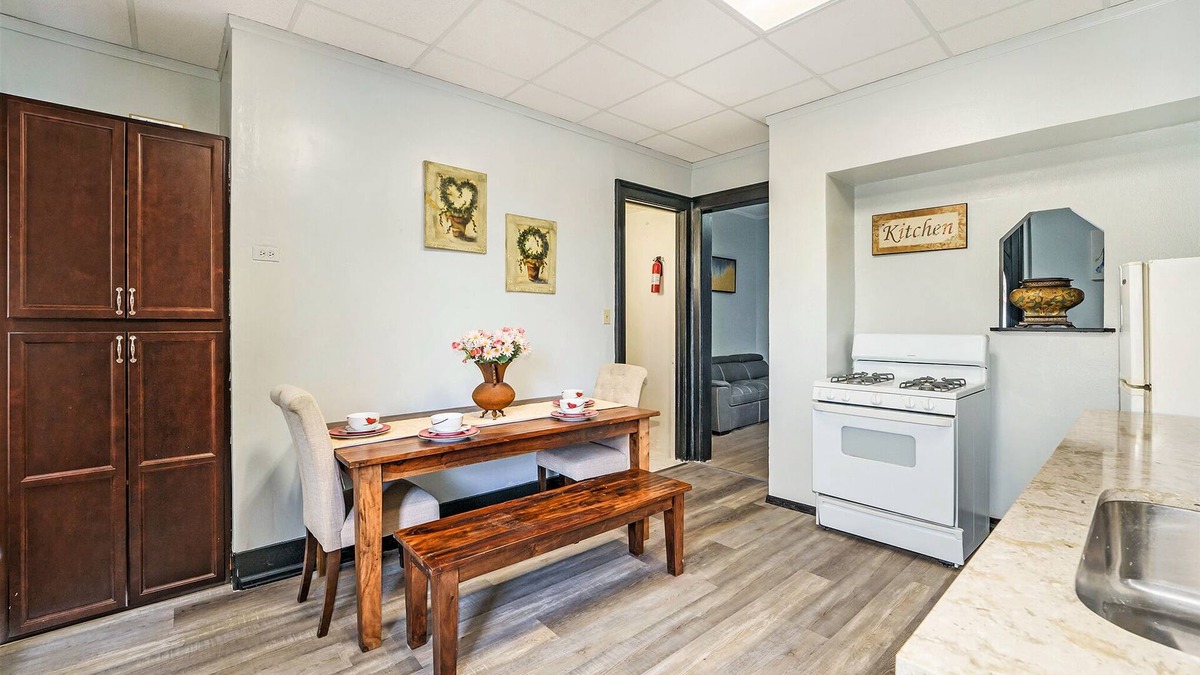 Uptown Apartment | Beautiful Large 1 bed 1 bath in Capitol Hill denver