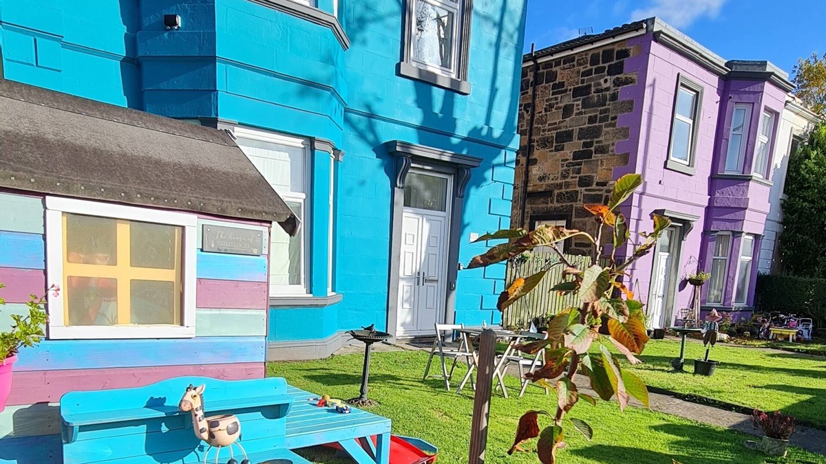 Govan Apartment | Beautiful Large 1 kingsized bed fully furnished apartment.