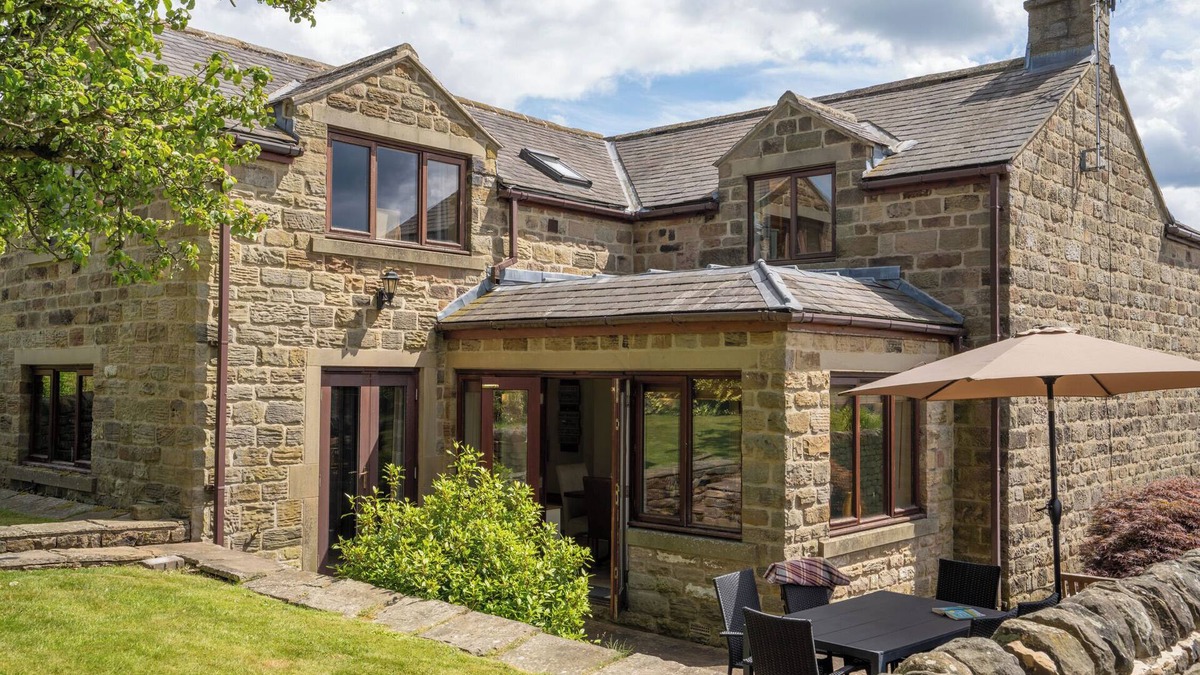 Tansley Cottage | Beautiful, Large Cottage, village location in The heart of the Derbyshire Dales