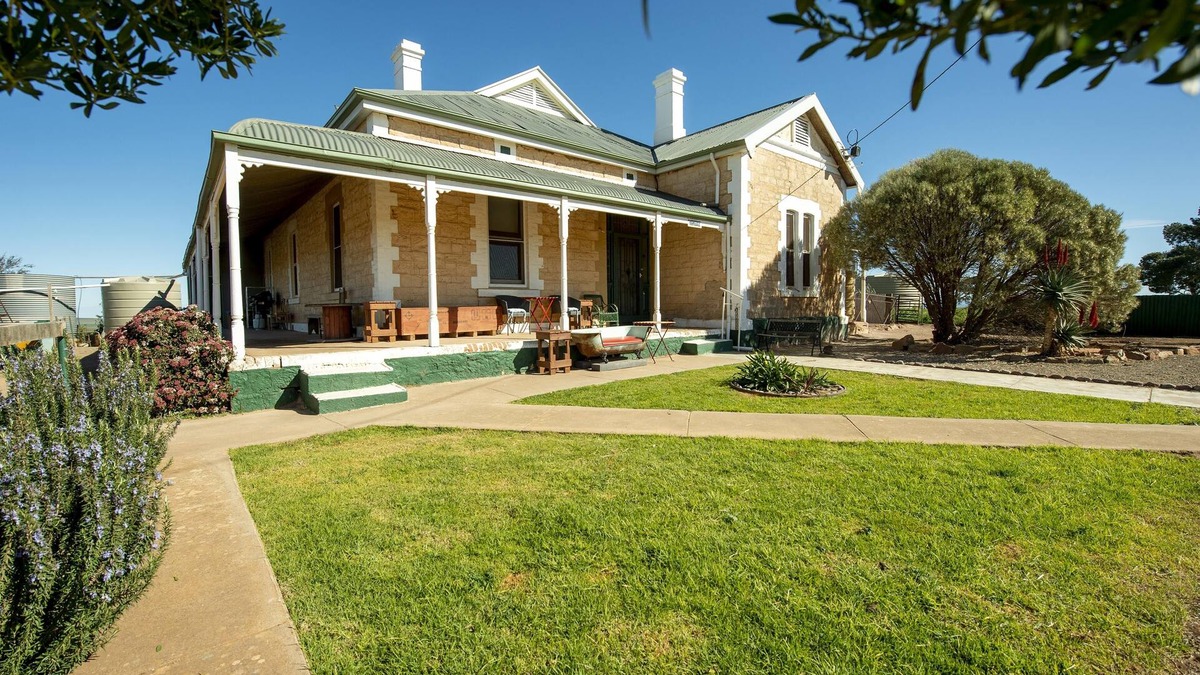 Tarcowie House | Beautiful Large Farm House