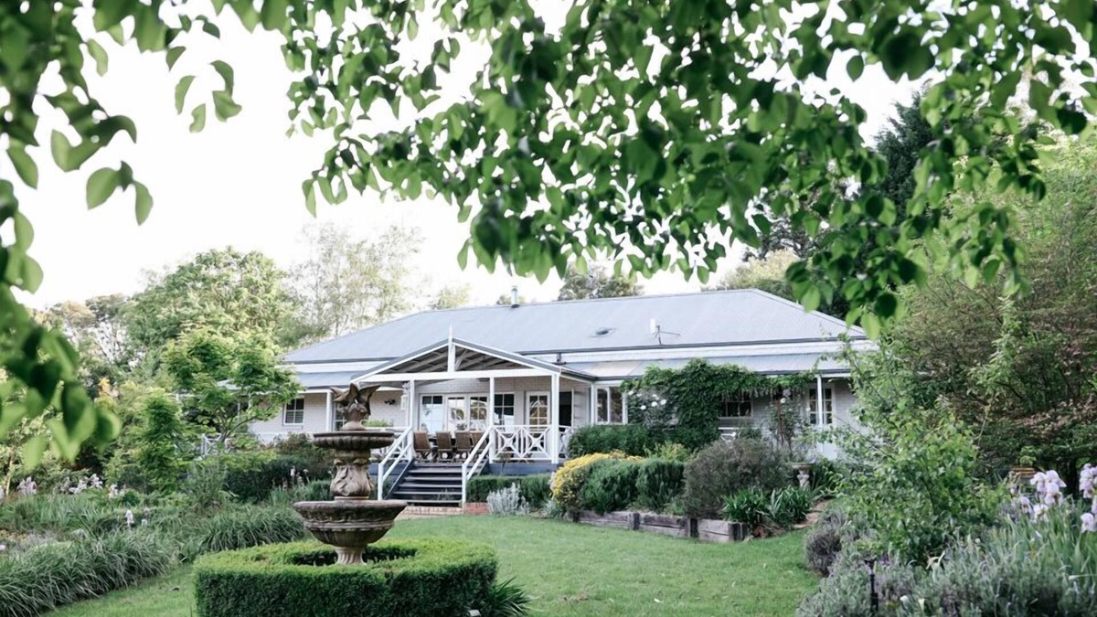Trentham House | Beautiful Large House and stunning garden in the heart of Trentham