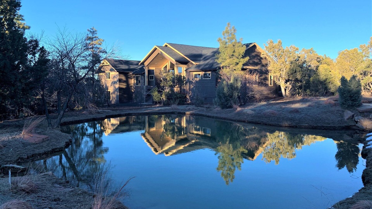 Torreon House | BEAUTIFUL, LARGE MOUNTAIN HOME IN TORREON, HOT TUB IN DECK, CHECK IN/OUT 1PM!