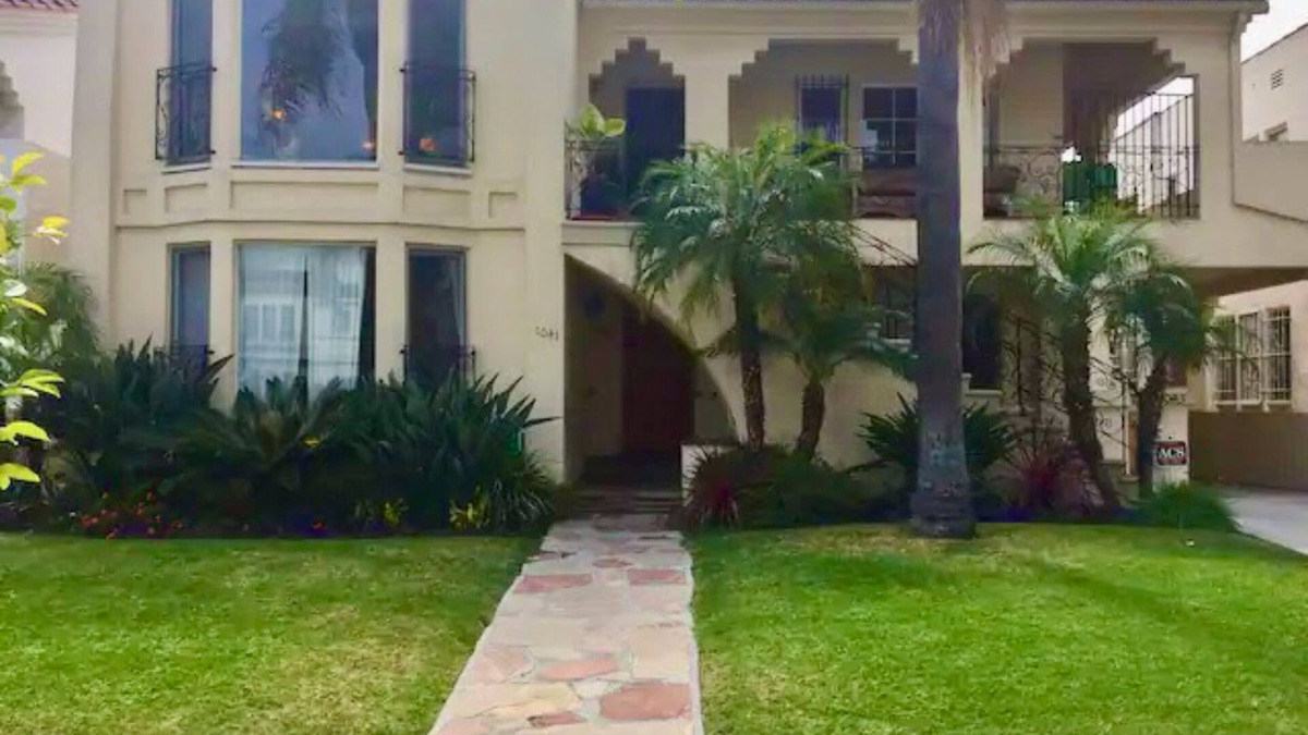 Mid City House | Beautiful, large room in ideal location!