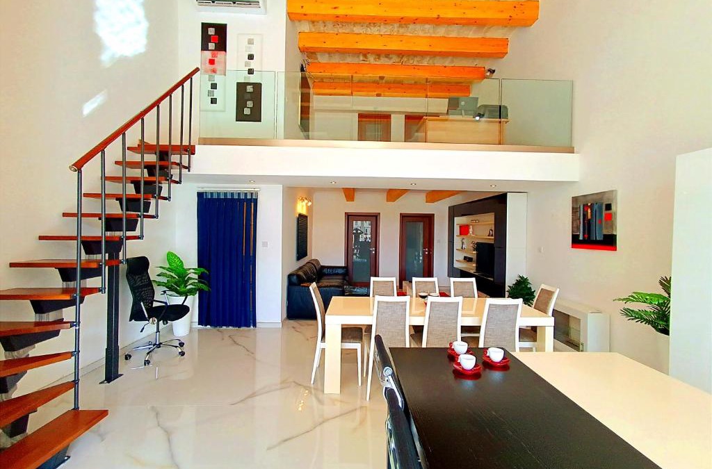 Kalkara Apartment | Beautiful large Sea Front Duplex Loft