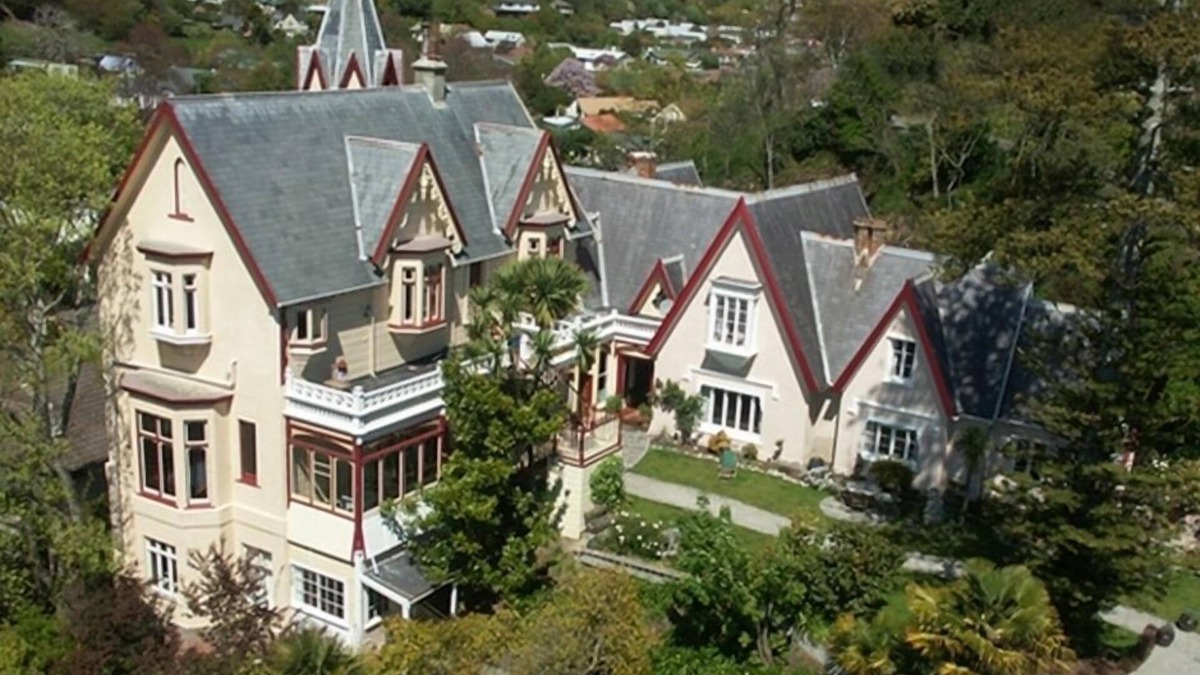 Nelson South House | Beautiful Large Suite, Central Nelson self contained for 2 Seaviews - Deck