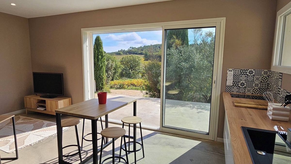 Mondragon House | Beautiful little house overlooking the vineyards