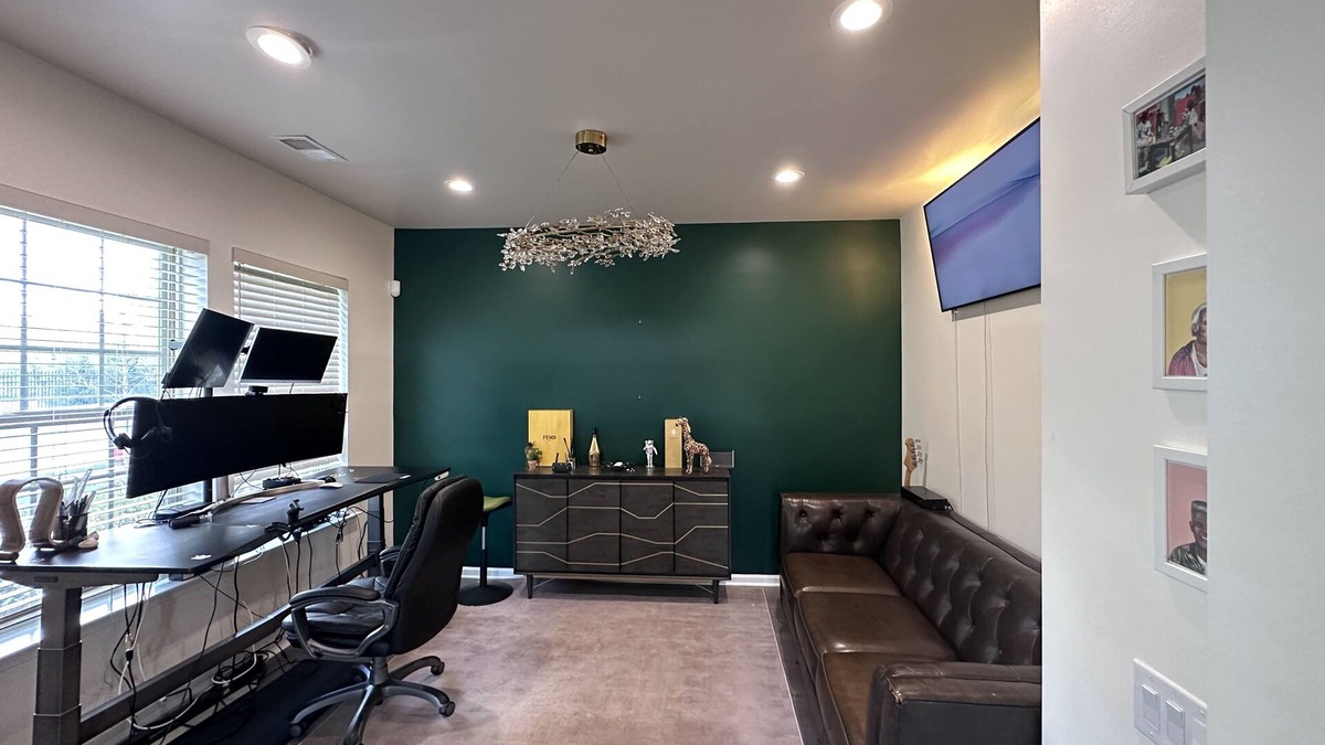 Livingston Condo | Beautiful Livingston Cozy 3-bedroom condo with WiFi, AC