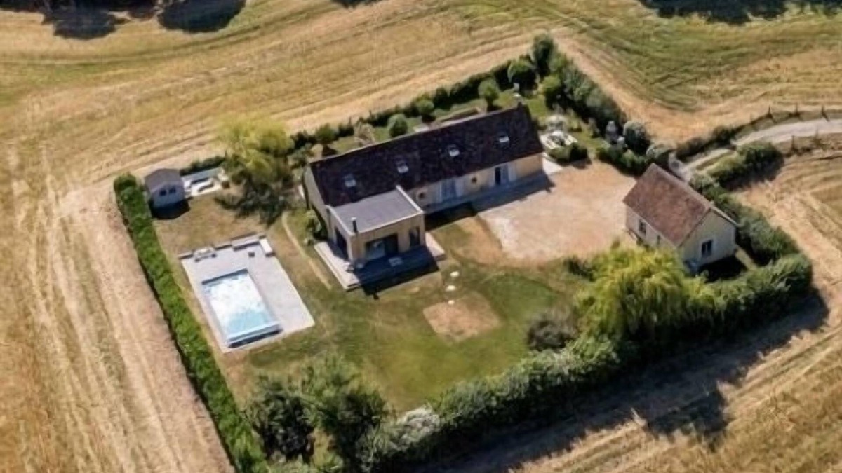 Le Gue-de-la-Chaine Villa | Beautiful longère du Perche for 9 pers. Magnificent countryside, pool and view!